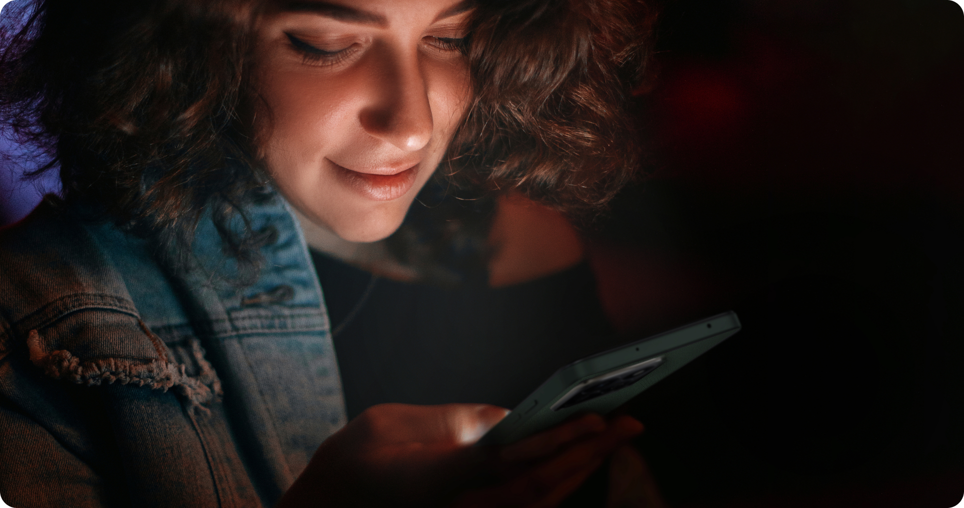 In dark environments, brightness automatically dims to as little as 2-nits, with multiple eye care options and bright protection modes.